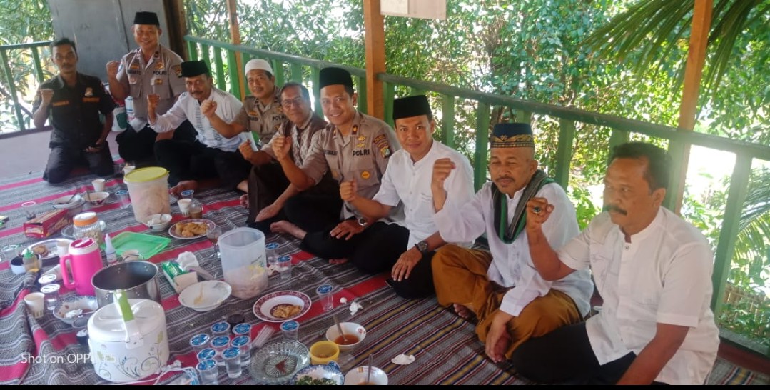 COOLING SYSTEM BERSAMA TOKOH MASYARAKAT  KAPOLSEK KARAWACI , KANIT BINMAS BESERTA BHABINKAMTIBMAS KEL KARAWACI BARU SILATURAHMI DENGAN TOGA DAN TOMAS.