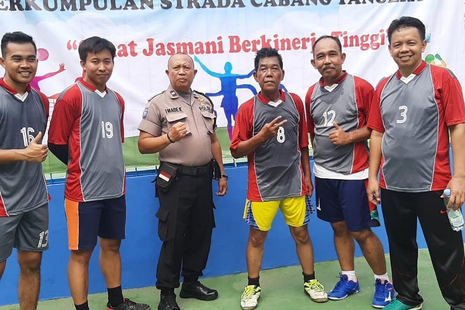 BHABINKAMTIBMAS  POLSEK KARAWACI  MENGHADIRI GIAT OLAH RAGA BERSAMA SEKOLAHAN SMA PERKUMPULAN STRADA