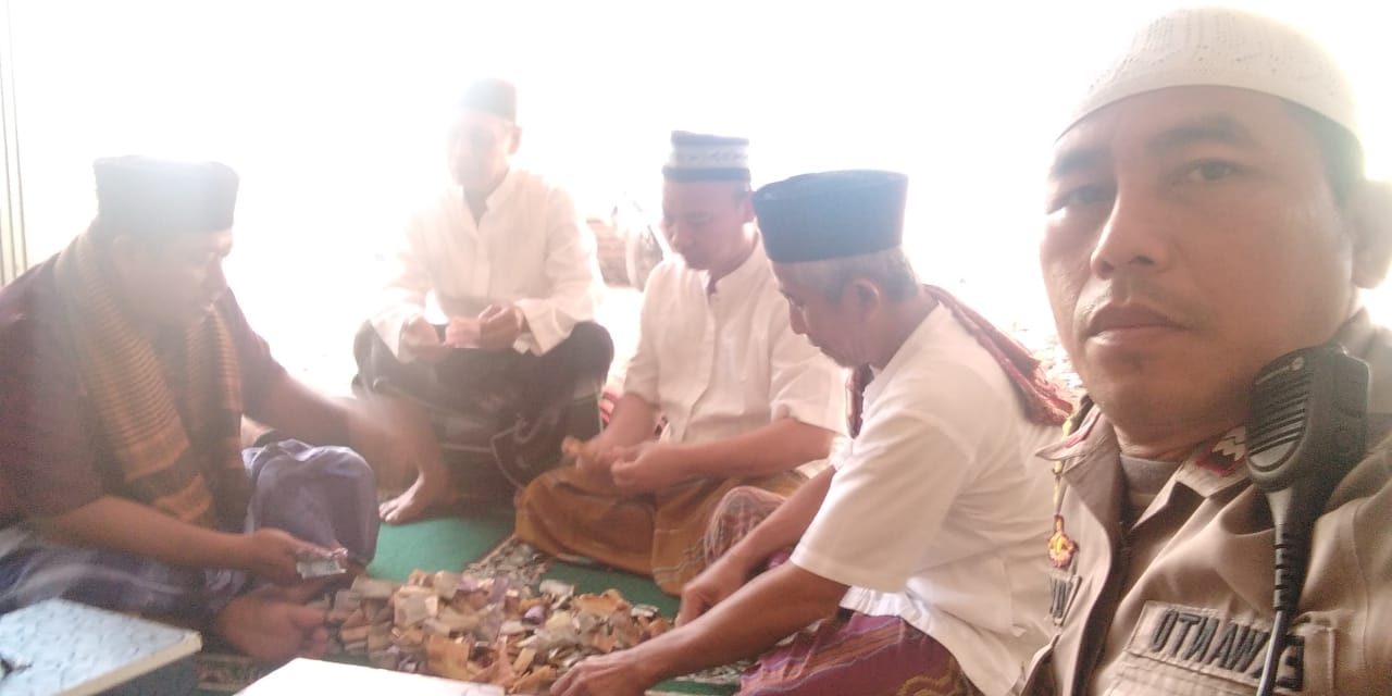 Kegiatan Bhabinkamtibmas  Bhabinkamtibmas kelurahan Poris Gaga telah melaksanakan sholat Jumat berjamaan di Masjid Nurut  Taqwa