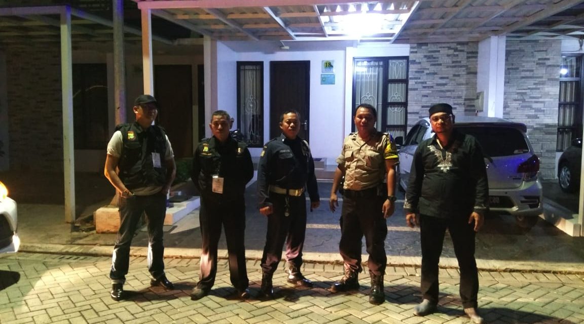 Antisipasi Pencurian Rumah Kosong, Binamas Polsek Cipondoh Lakukan Patroli ke Perumahan