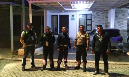 Antisipasi Pencurian Rumah Kosong, Binamas Polsek Cipondoh Lakukan Patroli ke Perumahan