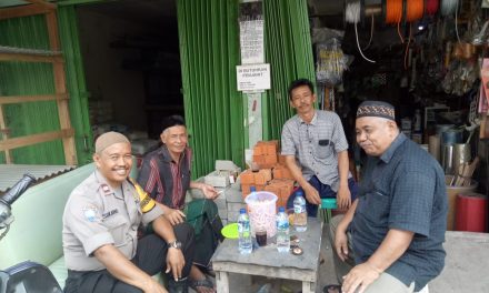 Cooling Down  Bhabinkamtibmas Polsek Cipondoh Dengan Kunjungi Tokoh