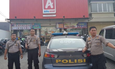 Anggota Patroli Samapta Polsek Cipondoh Pantau Sentra Ekonomi