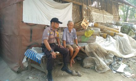 Aiptu Slamet Sugianto sambangi warga slum area