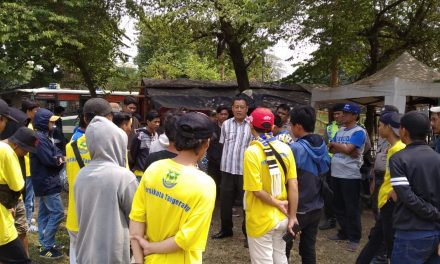 Antisipasi Tawuran, Polsek Neglasari Kawal  Suporter Sepak Bola