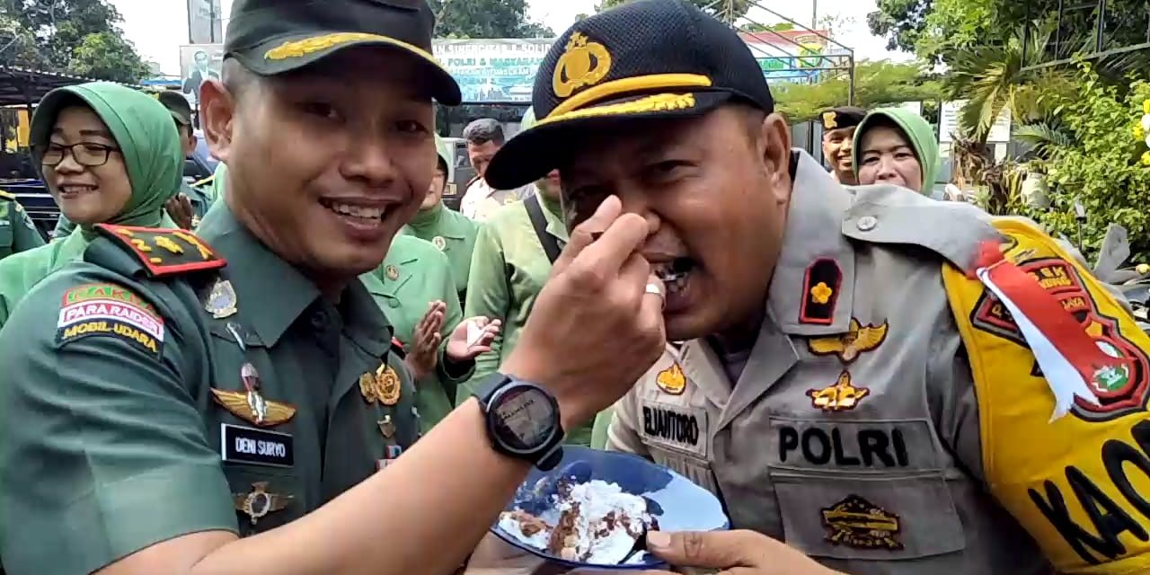 HUT Bhayangkara ke-73, Polsek Jatiuwung Dapat Kejutan Dari Danramil dan Ibu-Ibu Persit Koramil 06 Jtu