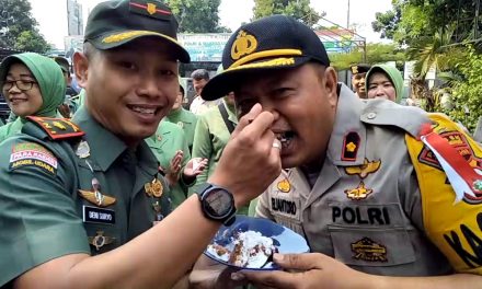 HUT Bhayangkara ke-73, Polsek Jatiuwung Dapat Kejutan Dari Danramil dan Ibu-Ibu Persit Koramil 06 Jtu