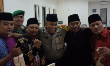 Aiptu Tatang Efendi Hasyim Hadiri Pesta Pernikahan Warganya