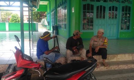 Tingkatkan Keimanan Bhabinkamtibmas Sholat Dzuhur Berjamaah Di Masjid Al Islah Desa Rawa Burung Kec. Kosambi