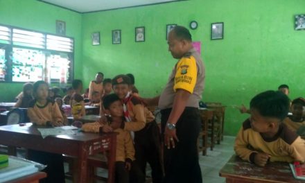 Jalin Silaturrahmi Bhabinkamtibmas Sambangi Sekolah Sebagai Giat Polkiss