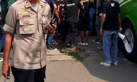 PENGAWALAN SUPPORTER PERSIKOTA DIPIMPIN LANGSUNG OLEH WAKAPOLSEK KARAWACI