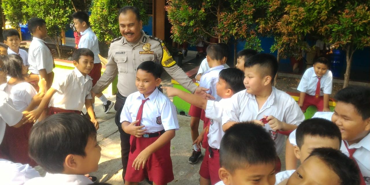 BHABINKAMTIBMAS DESA TANJUNG PASIR AIPTU RUSLAN GIAT SAMBANG KESEKOLAH SDN I