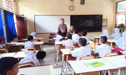 POLKISS BHABINKAMTIBMAS DESA TANJUNG PASIR AIPTU RUSLAN GIAT SAMBANG KESEKOLAH SDN II