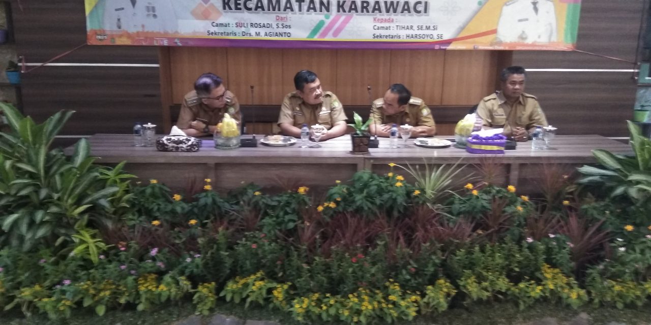 WAKAPOLSEK KARAWACI PANIT I BINMAS SERTA BINAMAS CIMONE JAYA MENGHADIRI LEPAS SAMBUT CAMAT DAN SEKCAM KARAWACI DI AULA KANTOR KECAMATAN KARAWACI