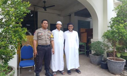 Bripka Agus Mustar Ajak Santri Jaga Kebersihan Pondok Pesantren