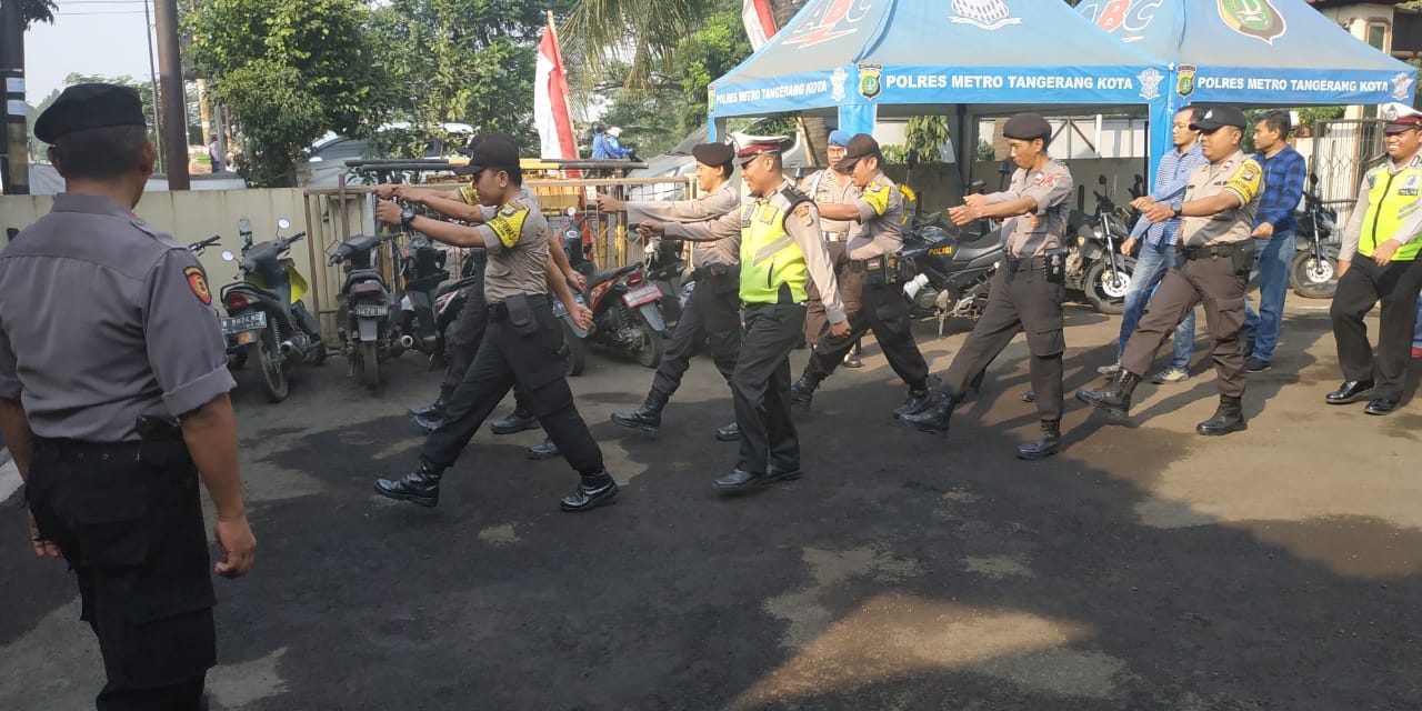 Pelatihan Baris-berbaris (PBB) di Saat setelah kegiatan Apel Pagi , Apel Serah Terima Tugas Piket Fungsi