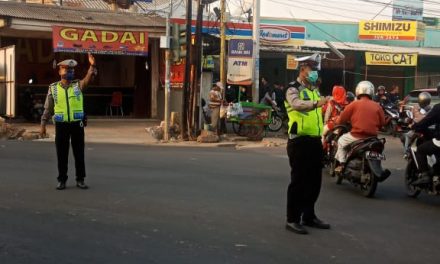 Unit Lantas Polsek Cipondoh Gatur Lantas di Sore Hari