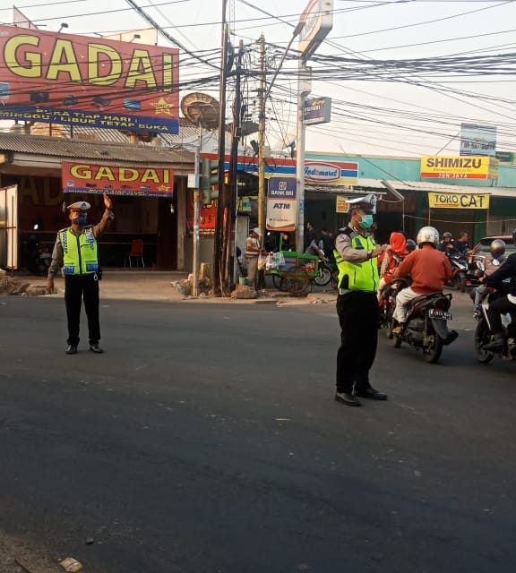 Unit Lantas Polsek Cipondoh Gatur Lantas di Sore Hari