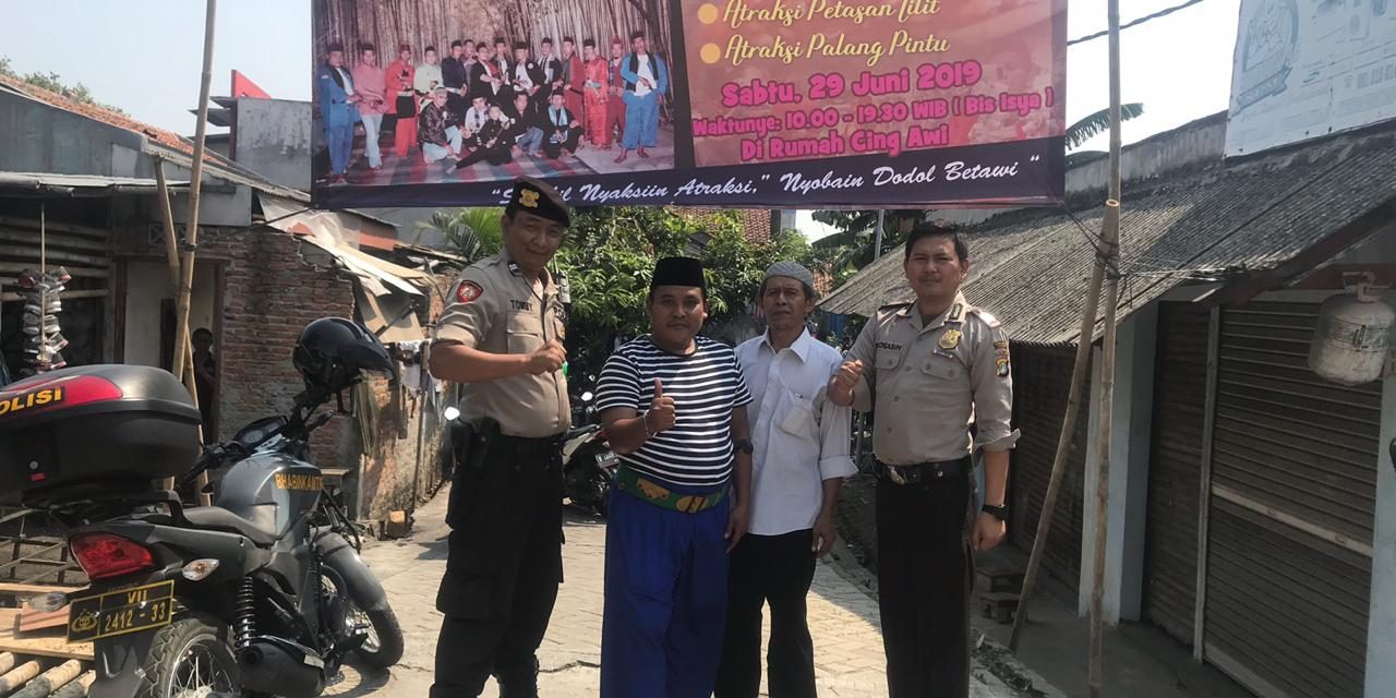 Unit Patroli Polsek Cipondoh Pantau Festival Aduk Dodol Kwali