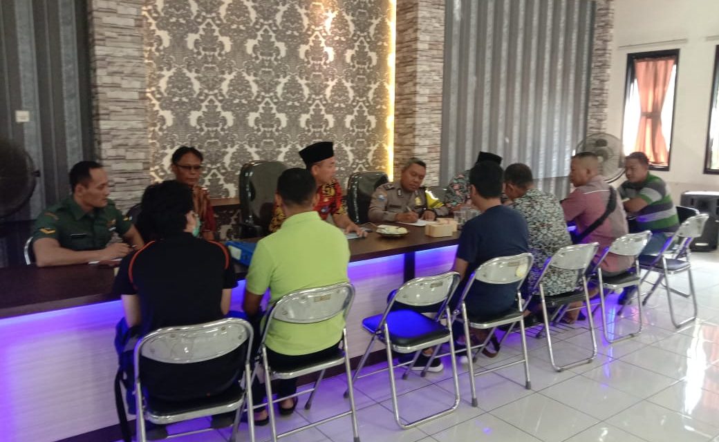 Rapat keberatan warga RW. 05 Kel. Batuceper terkait  kepengurusan RW. 05 Kel. Batuceper Kecamatan Batuceper