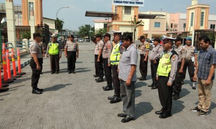 Apel Pengamanan penyekatan keberangkatan massa Suporter The Jak Mania Persija menuju Stadion Senayan GBK Jakarta Selatan