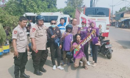 Personil Polsek Batuceper kawal Supporter Club sepak bola dari Persita (Laviola )