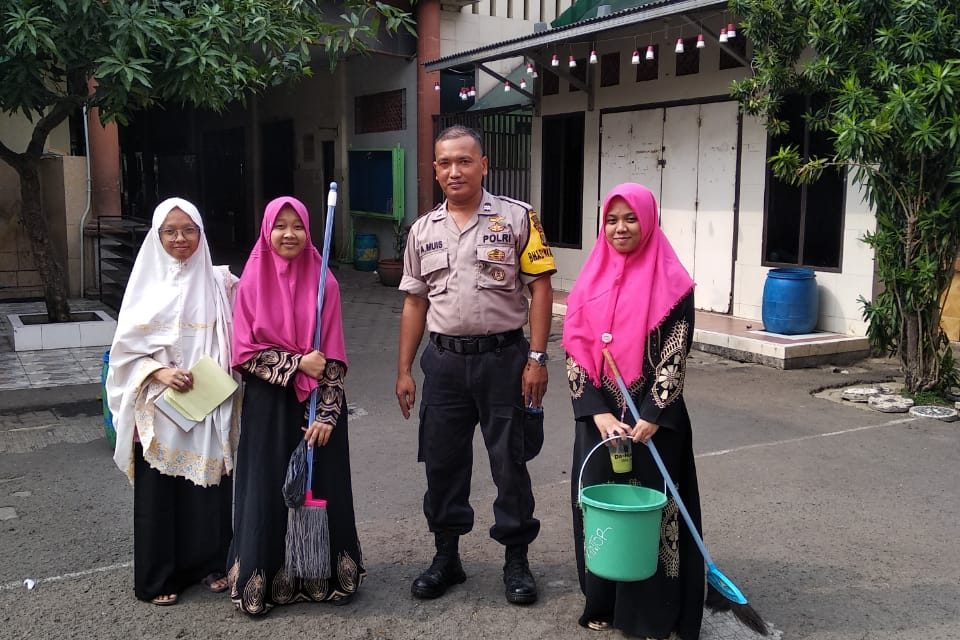 Bhabinkamtibmas Polsek Cipondoh Sambang Ke Ponpes Daarus Sa’adah