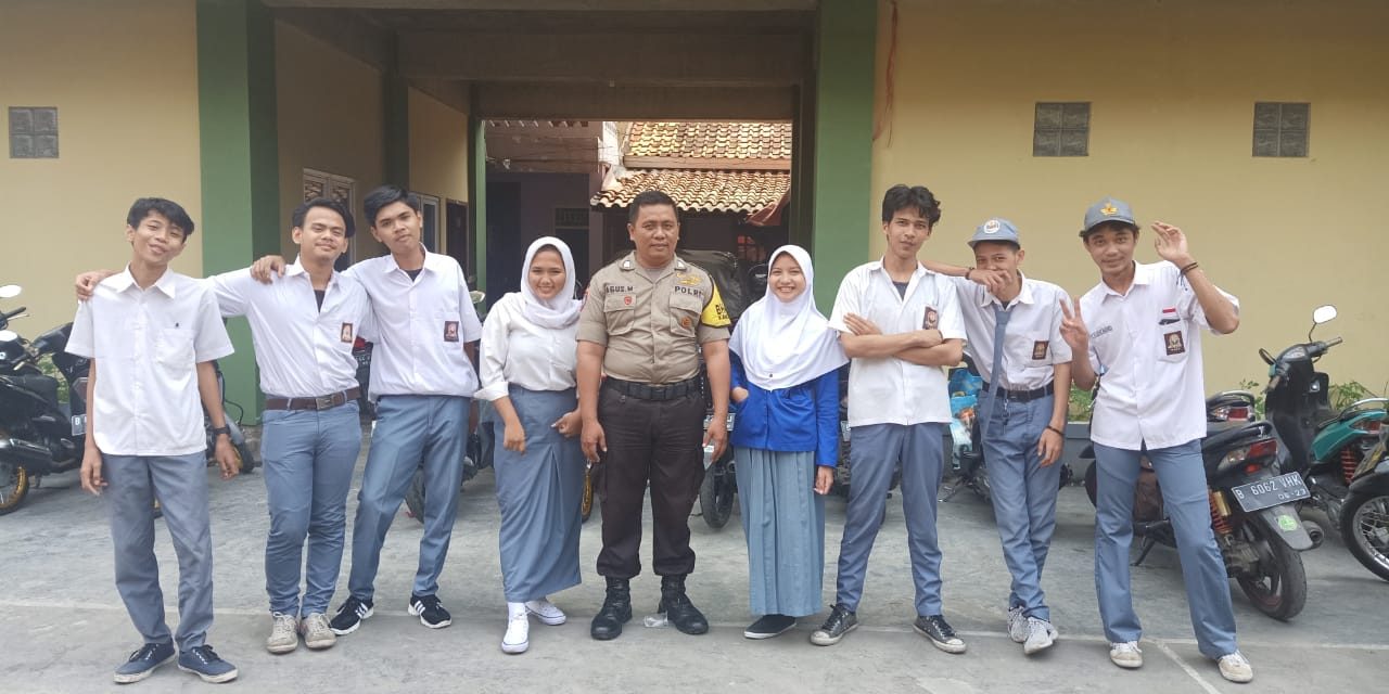 Kunjungi Sekolah Bripka Agus Mustar Berikan Rasa Aman Kepada Siswa