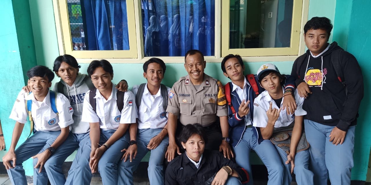 Bhabinkamtibmas Polsek Cipondoh Kunjungi Sekolah Cegah Tawuran Antar Pelajar