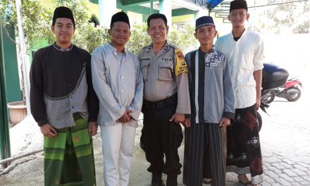 Kunjungi Pondok Pesantren Aiptu Suhandi Mengajak Santri Jaga Kebersihan