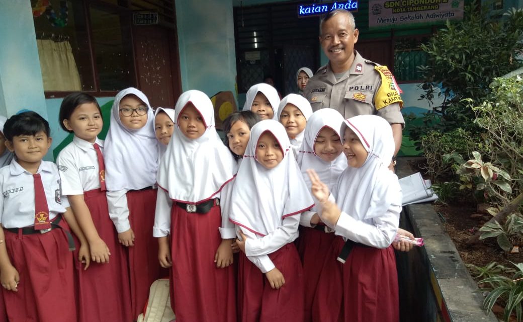 Kunjungi Sekolah Aiptu Sukarno Ingatkan Siswa Untuk Hati Hati Dalam Berteman