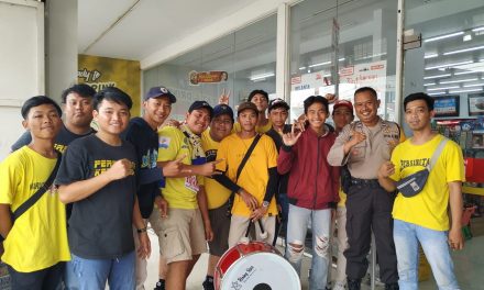 Waka Polsek Cipondoh Pantau Pemberangkatan Suporter Sepakbola