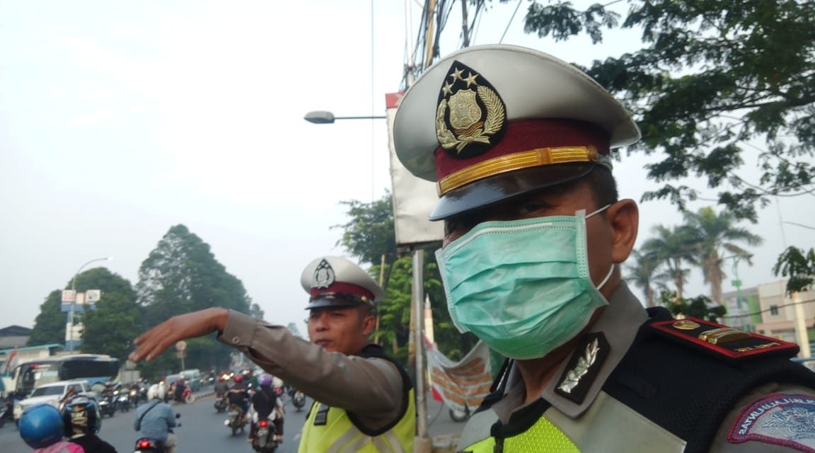 Gatur lalin Pagi hari,  Kanit Lantas polsek batu ceper IPTU Tasdik. SH bersama anggotanya melaksanakan tugas pengaturan arus lalu lintas