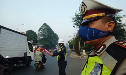 Tak Kenal Lelah Gatur lalin di Pagi hari,  Kanit Lantas polsek batu ceper IPTU Tasdik. SH bersama anggotanya melaksanakan tugas pengaturan arus lalu lintas