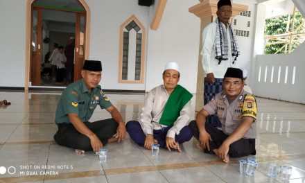 Sinergitas Bhabinkamtibmas Polsek Cipondoh Bersama Babinsa Sambangi Tokoh