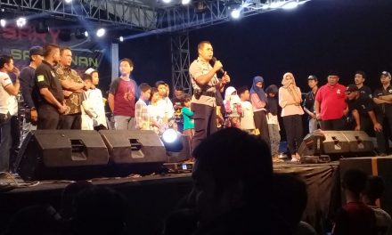 Anggota Personil Polsek Batu ceper melakukan Pengamanan terhadap Pagelaran Musik Dangdut dari Grup SK Mania Zedag-Zedug Di Batuceper dan adanya kegiatan santunan anak Yatim Piatu (Mustahik)