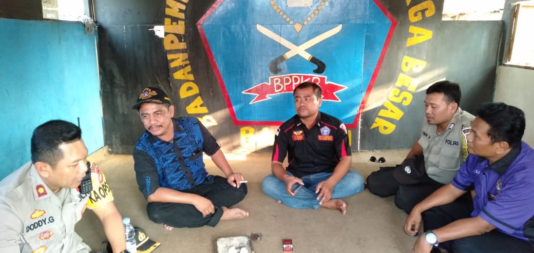 Sambangi Pos Ormas BPPKB dan FBR,Kapolsek himbau Ormas jaga situasi tetap kondusif