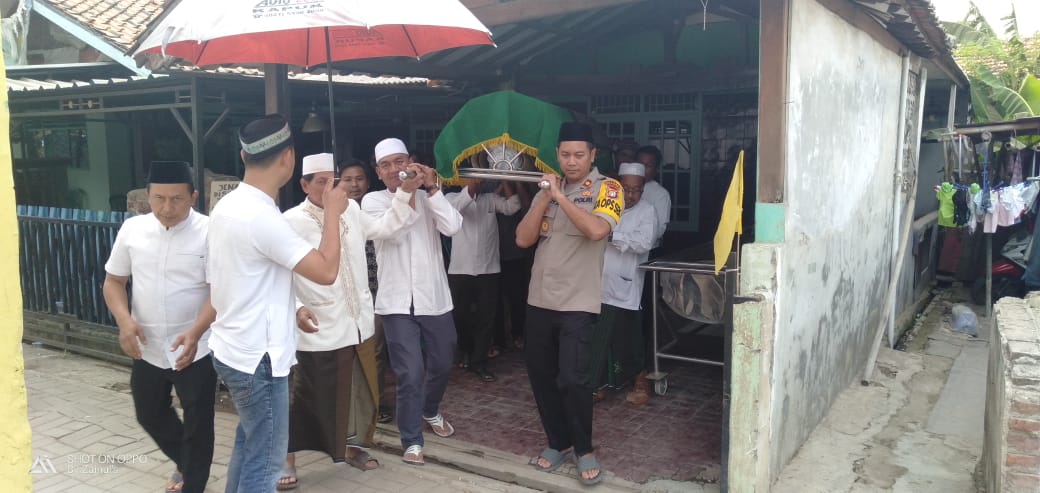 Kapolsek Benda Takziah ke Tokoh Masyarakat Belendung