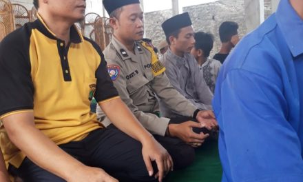 Bhabinkamtibmas Ds. Rawa Burung Tingkatkan Keimanan Melalui Kunjungan Masjid