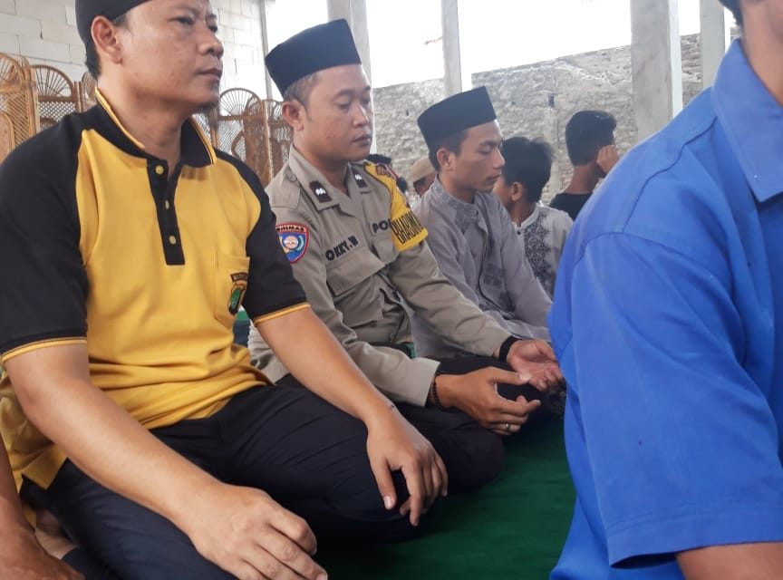 Bhabinkamtibmas Ds. Rawa Burung Tingkatkan Keimanan Melalui Kunjungan Masjid