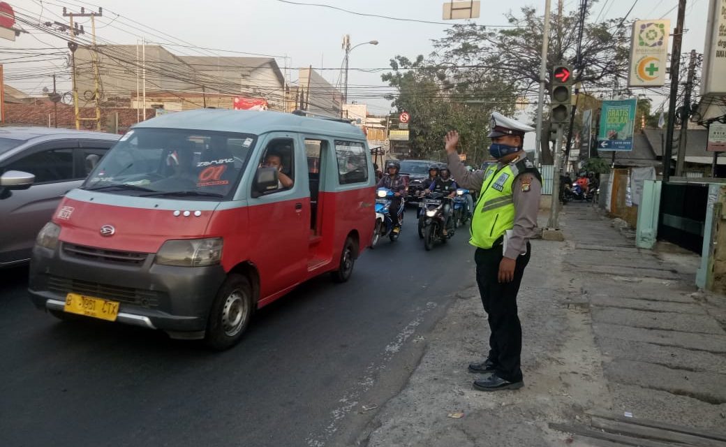 ANTISIPASI KEMACETAN UNIT LANTAS POLSEK KARAWACI