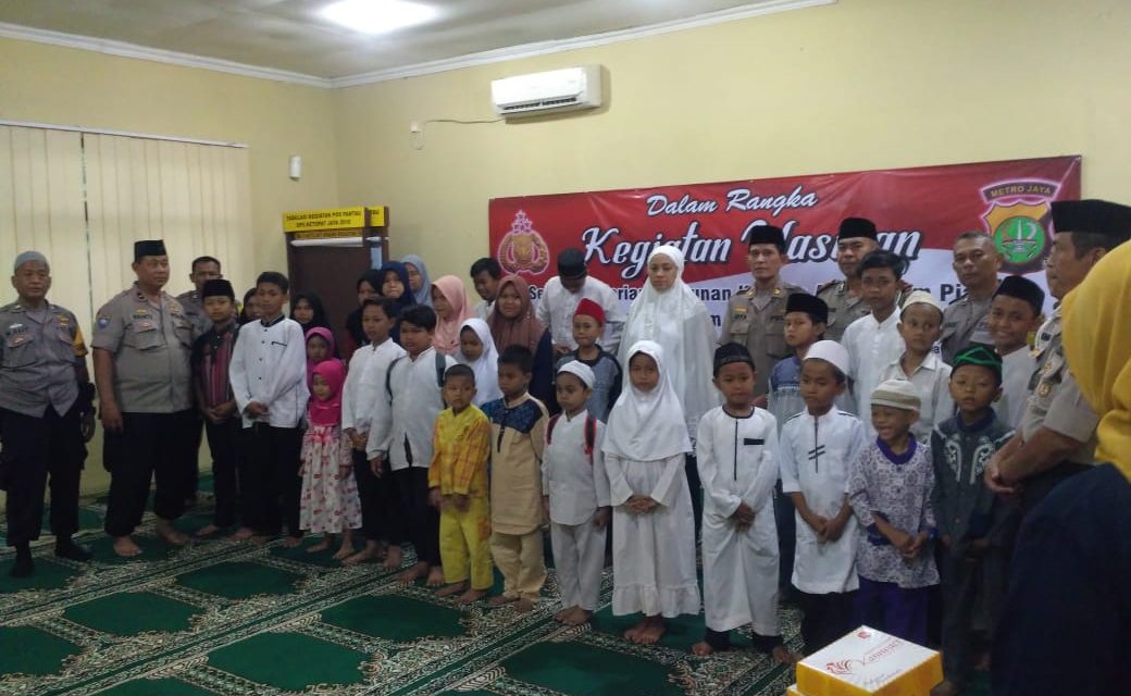 POLSEK KARAWACI DAN JAJARAN GIAT BERI SANTUNAN ANAK YATIM PIATU