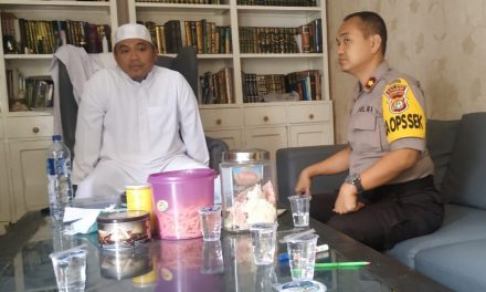 Sambangi Tokoh Agama Sekaligus Memperkenalkan Diri Sebagai Kapolsek Cipondoh Yang Baru