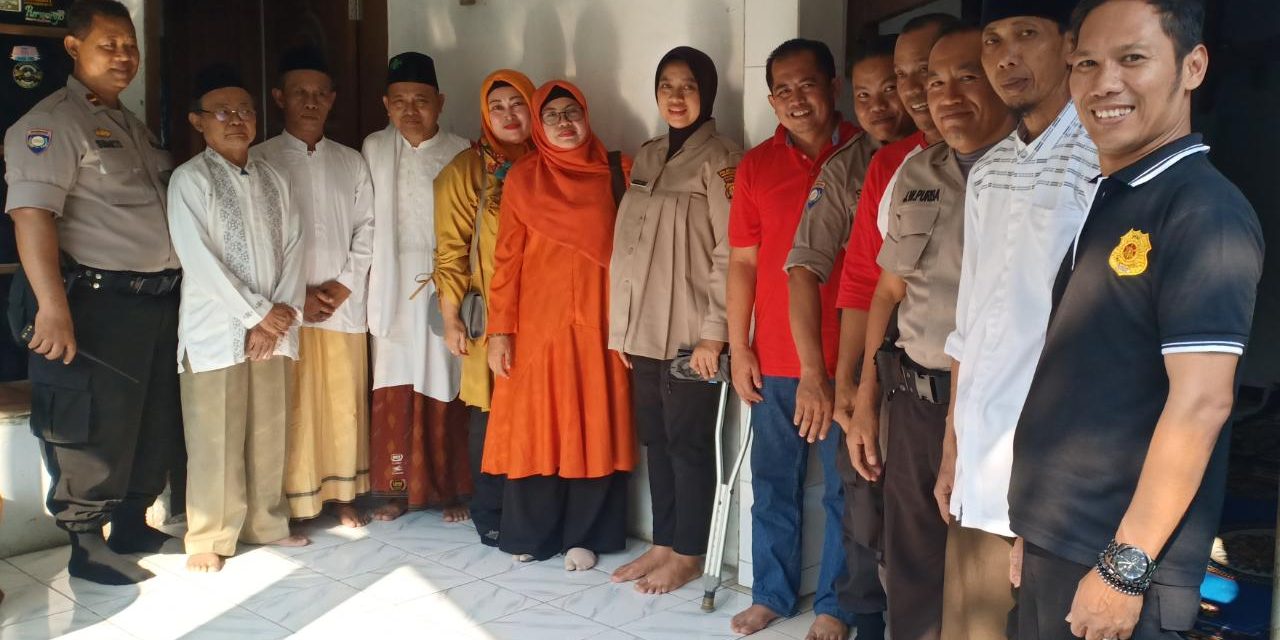 KAPOLSEK  KARAWACI AKP YULIES ANDRI PRATIWI. S.IK SILATURAHMI DENGAN KETUA MUI KECAMATAN KARAWACI