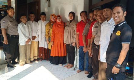 KAPOLSEK  KARAWACI AKP YULIES ANDRI PRATIWI. S.IK SILATURAHMI DENGAN KETUA MUI KECAMATAN KARAWACI