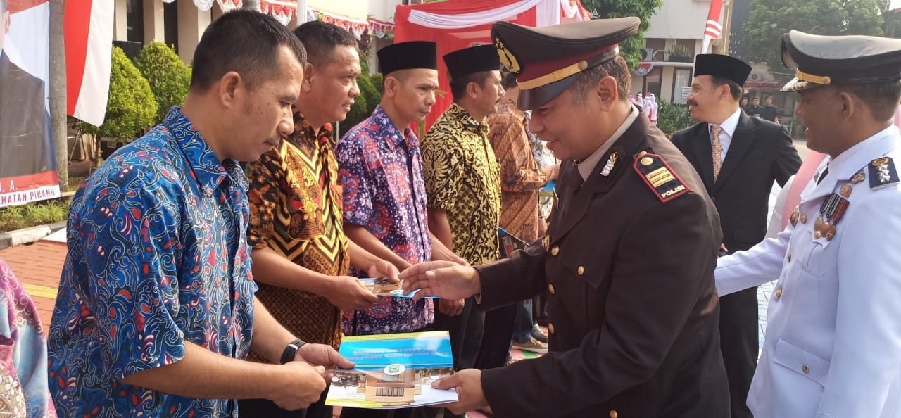 Waka Polsek Cipondoh Hadiri Upacara Bendera HUT RI ke-74 Tingkat Kecamatan