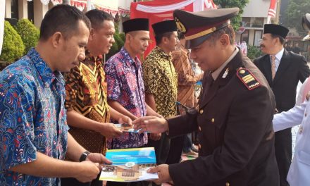 Waka Polsek Cipondoh Hadiri Upacara Bendera HUT RI ke-74 Tingkat Kecamatan