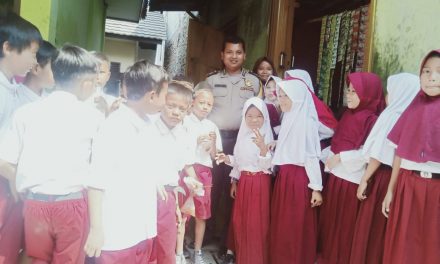 Rutinitas Bhabinkamtibmas Sambangi Sekolah Jalin Keakraban