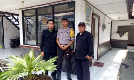 Sambang Bhabinkamtibmas Ds. Tegal Angus Aiptu Alek Bersama Keamanan PT Trio Jaya