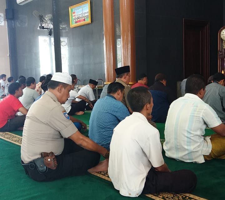 Adzan Berkumandang Bhabinkamtibmas Aiptu Iswiyadi Sambangi Masjid